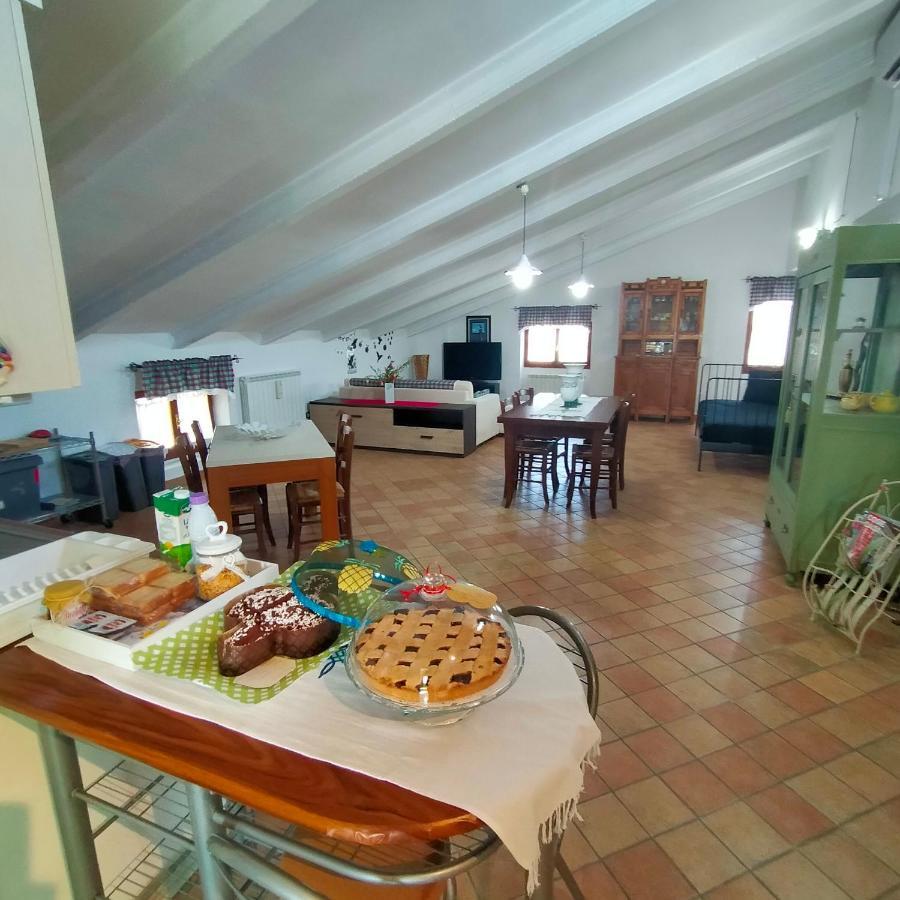 Ferienwohnung Mansarda Viti - Sguardo Su Frontone - Exterior foto