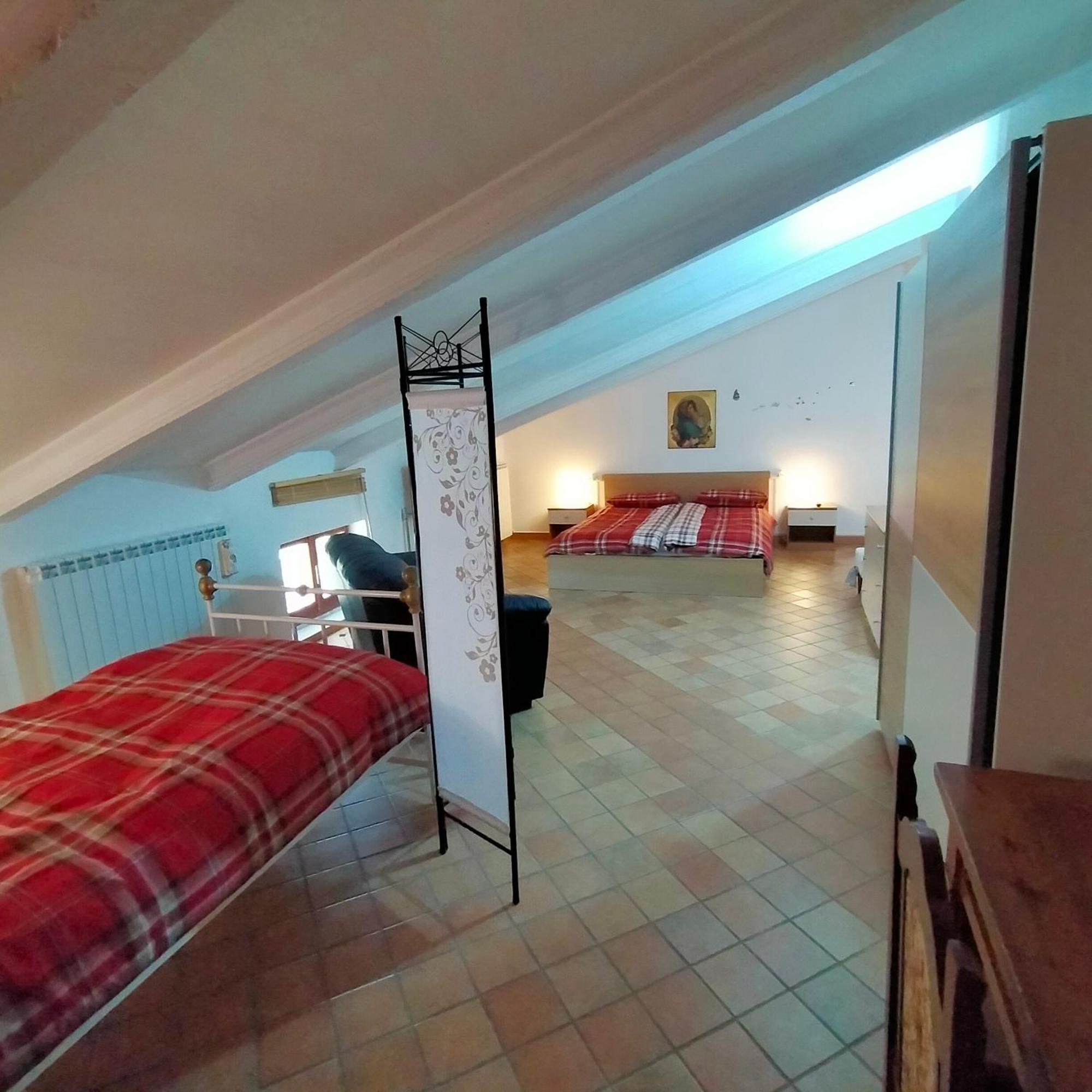 Ferienwohnung Mansarda Viti - Sguardo Su Frontone - Exterior foto
